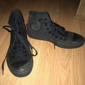 All black converse!!! 🖤🖤🖤